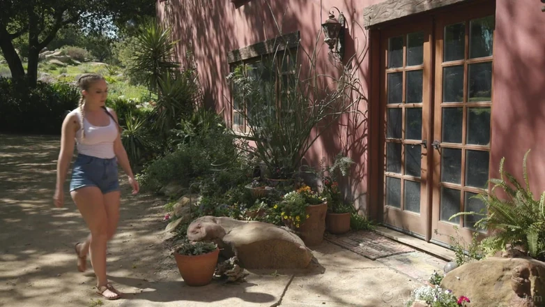 All Girl Massage: All Girl Massage - Safada massagista Cadence Lux se diverte fodendo...