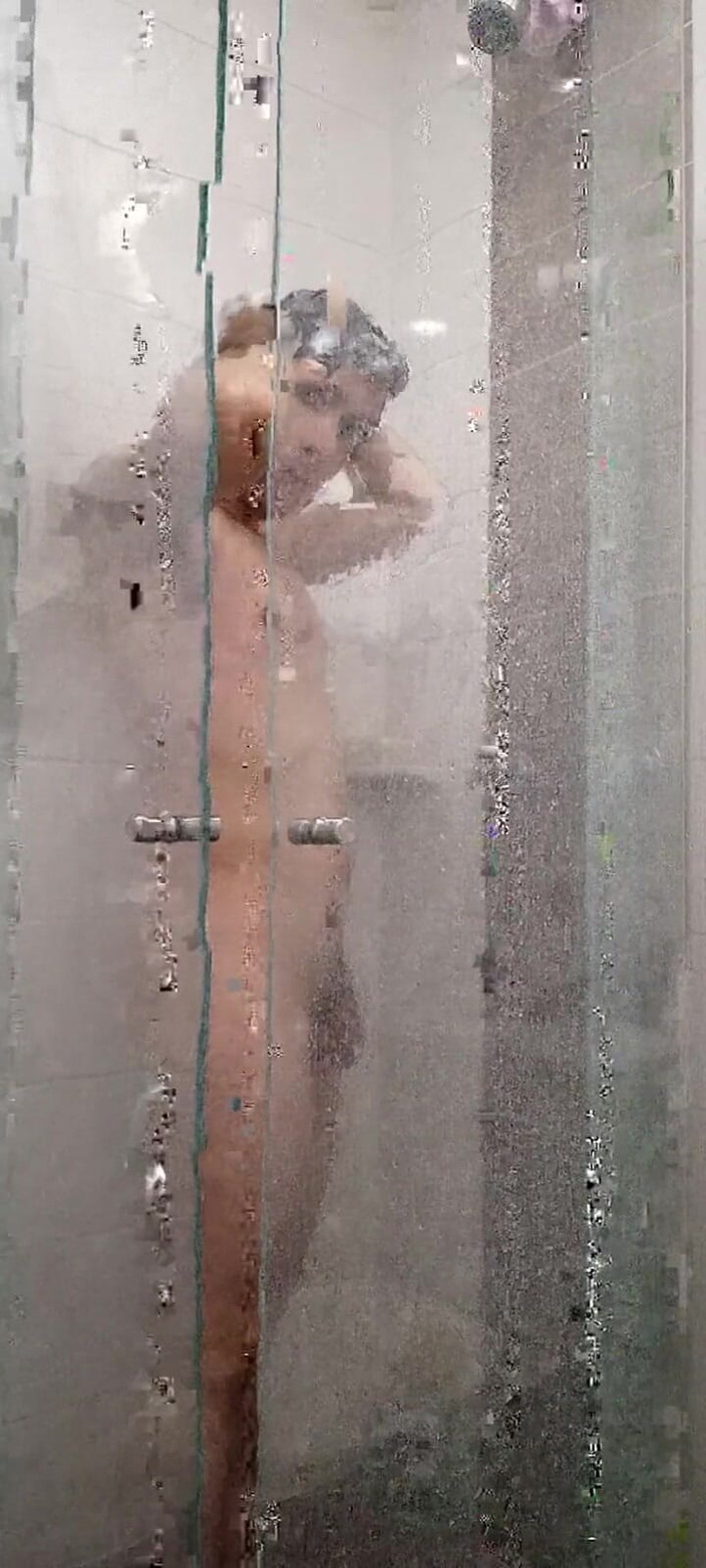 Diego_latinboy: Big Dick Ducha Gym hårig buske som runkar av sperma...
