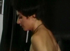 Alfacontent: 毛幅ひよこは彼女の恋人のコックに乗る