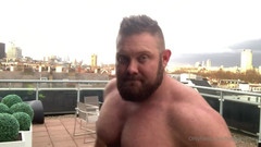 Jack stacked: 建筑工铁弯曲肌肉弯曲和测量