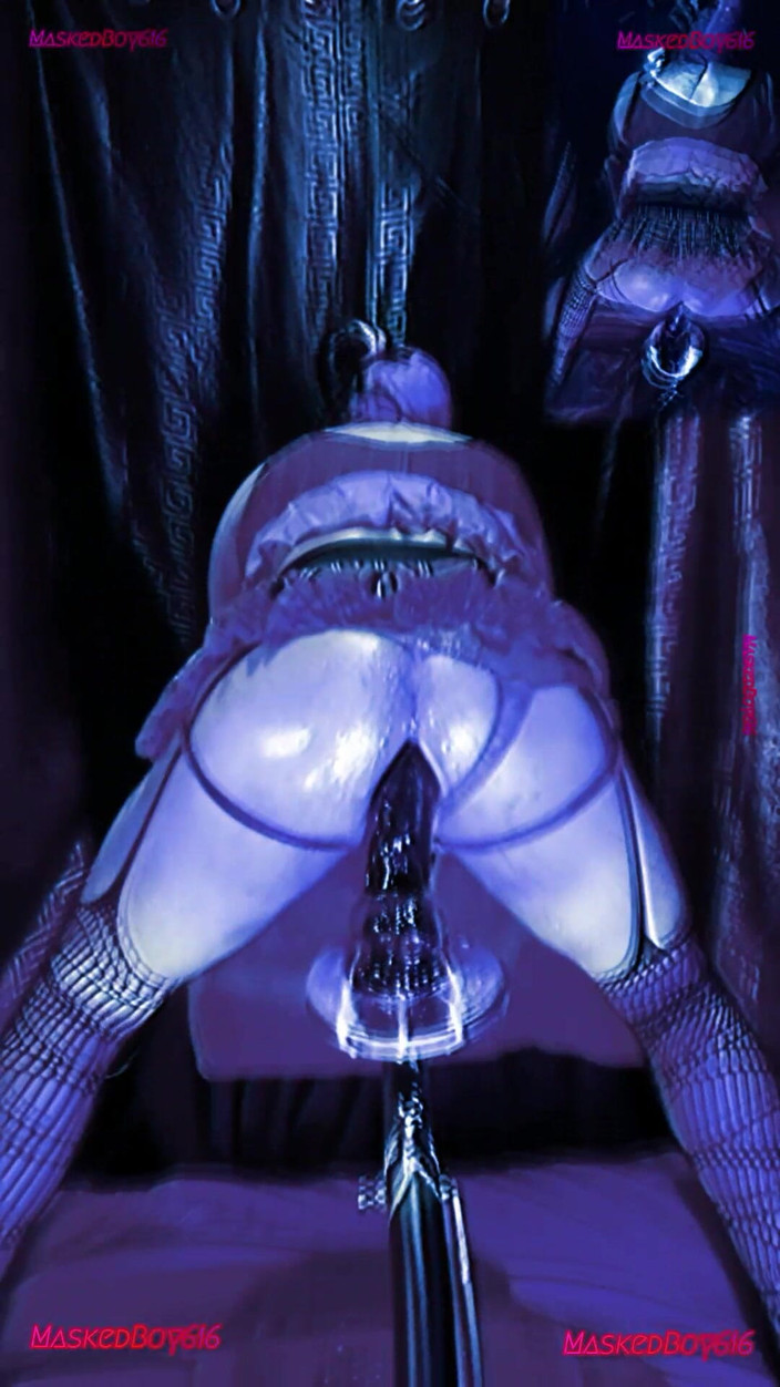 Maskedboy616: Twerking i minikjol Ridande på min Dildo 3