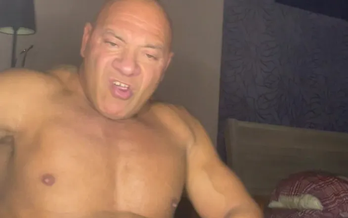 Dexterxxlfun: Mr Guru Bodybuilder Daddy Friend Hanjob Jerk Video Solo
