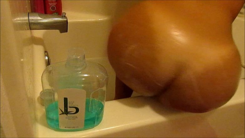 Carmita Bonita: Splish Splash Big Booty Bath