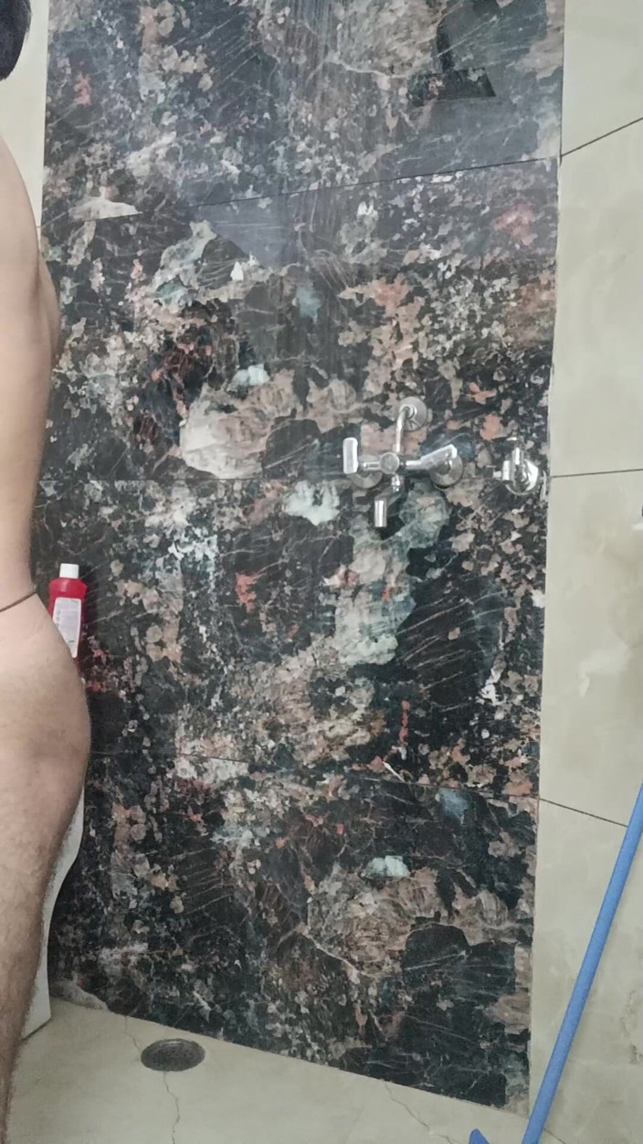Rajasthani-old-lover: Desi Man lubi prysznic