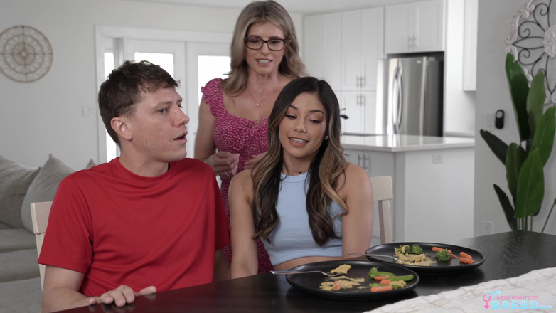 MomWantsToBreed: Stepmom Shows Us How to Get Pregnant - S3e7