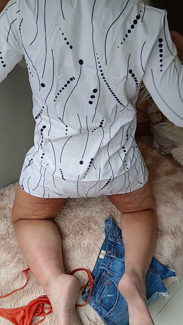 Sexy ass CDzinhafx: Con un vestido nuevo mostrando mi sorpresa y al final