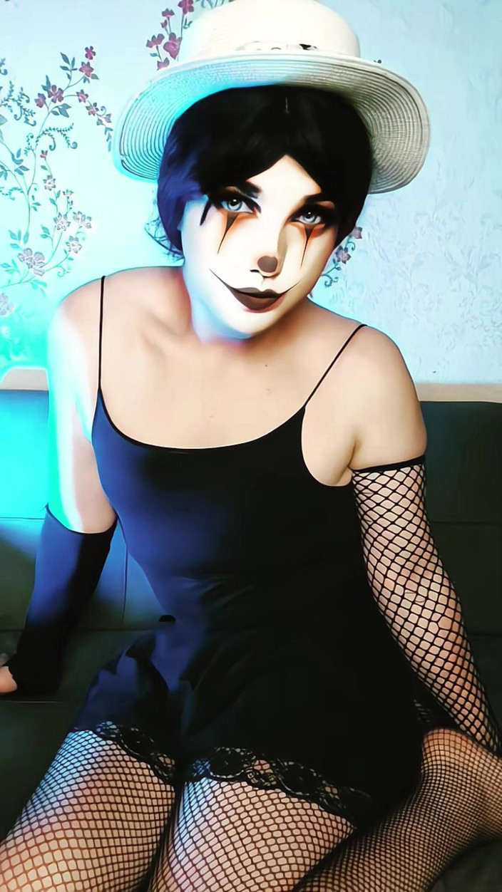 Kitty_Cross: Party Mini-kleid Sissy weißer körper dicker arsch, dicker hintern, transvestiert,...