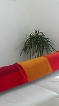 Die schlaffen titten würden seine männlichkeit süß necken, während sie mit der blowjob-seite erwischt