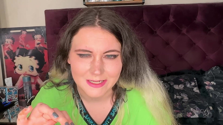 MissFFW: Fumând o femeie mare și frumoasă încornorează o suge pula