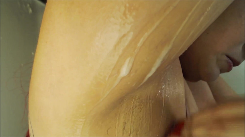 Scarlet Vixen: Rasage des aisselles