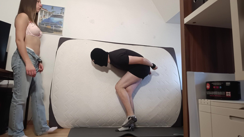 German ballsbusted: Sie zerstört meine eier und ich bin wehrlos