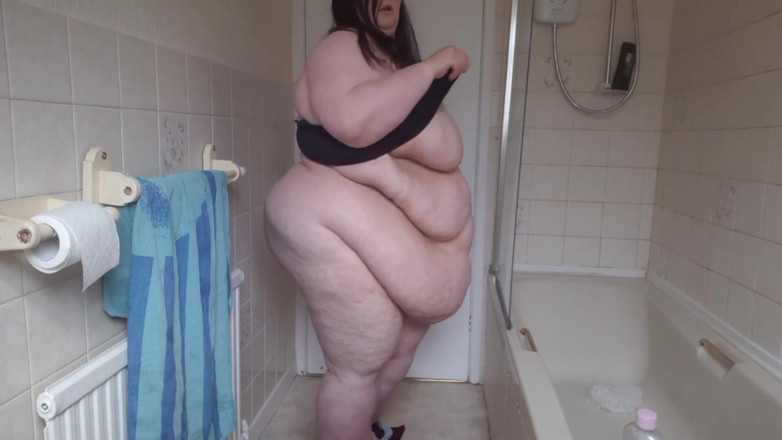 SSBBWLadyBrads: SSBBW prysznic striptiz, pozwala się nago
