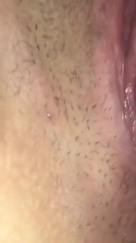 Veux-tu me nettoyer ? S’abonner pour le voir dans son intégralité ? (on commence à se disputer - je me coince avec sa bite - je bâillon - il met un plug anal