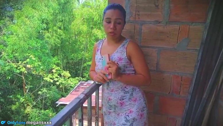 MeGanSxx: 정비사는 내 오토바이를 보고 내 기름을 측정해