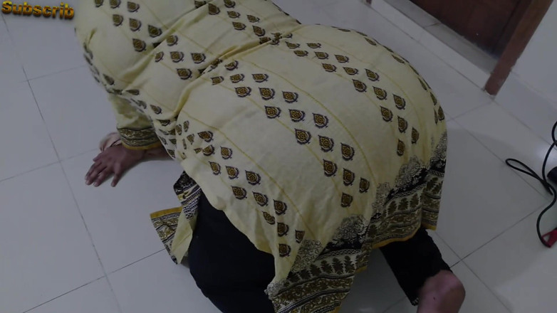 Aria Mia: В День Святого Валентина, трах горничную дважды утром и ночью и горячая сперма на всем ее теле - большая задница и киска, трах и сперма