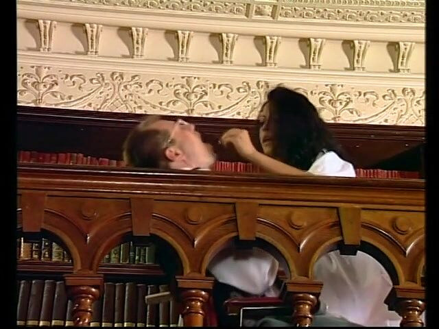 Old Good Porn: Si rambut coklat lapar zakar menyertai aksi dubur untuk batang...