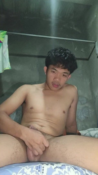 Twink Filipina melancap untuk awak dengan pancutan mani besar