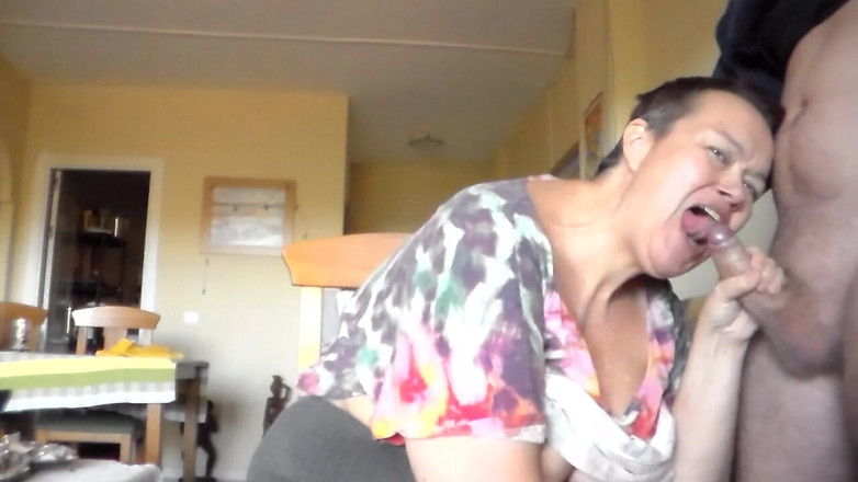 Sex hub couple: Jen John'un sert yarağını ağzına sokuyor