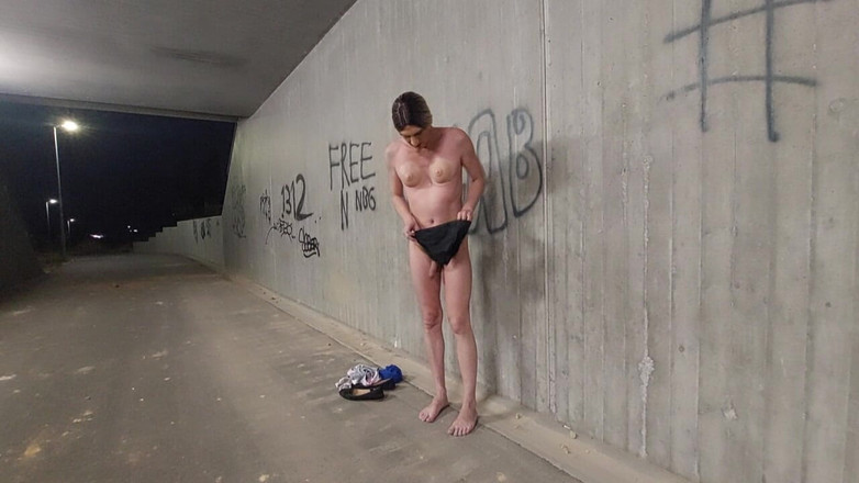 sweetfeet29: 夜间换衣服