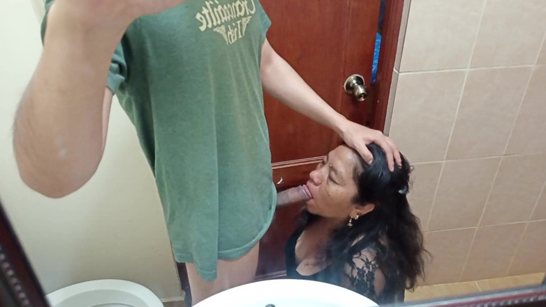 Moo DBOXXX: Cette chrétienne mature adore me sucer la bite, une vendeuse...