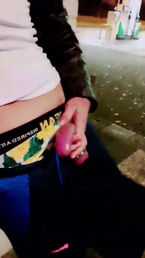 Slutboyben: Slutboyben Cam4 Brainfukked venkovní prase II čerpací stanice stříkání