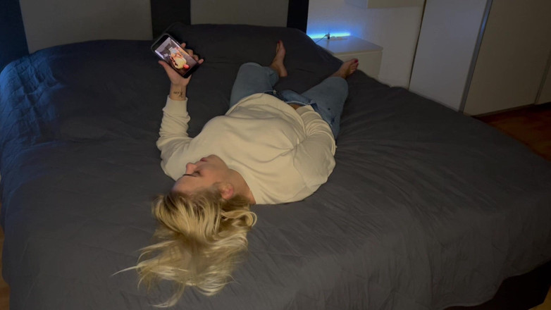 Bonieclydeerotik: Masturbazione Porno, Guardando Preludi, Bionda, Bagnata, Eccitata, Massaggi Di Orgasmo...