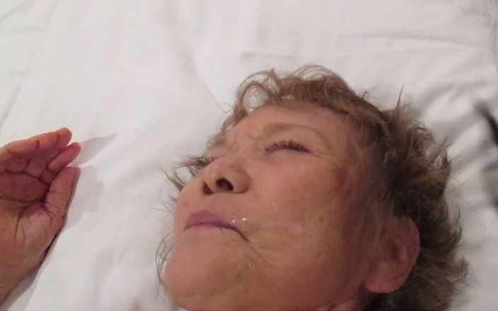 Cock Sucking Granny: Omas füße-liebhaber! Plus - sperma-gesicht und creampie
