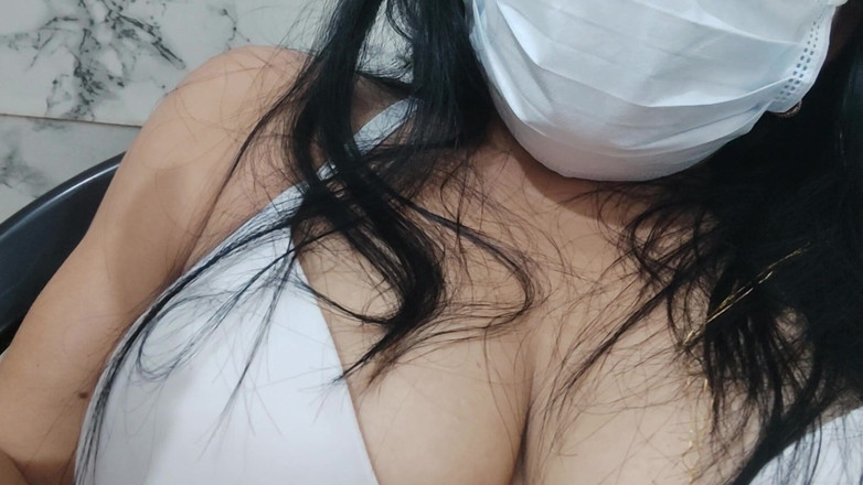 NEGRITA SEXY: Klitoris üzerinde çok ıslak ve sevinçli elektrikli dil. Olgun öğrenci çok heyecanlı.