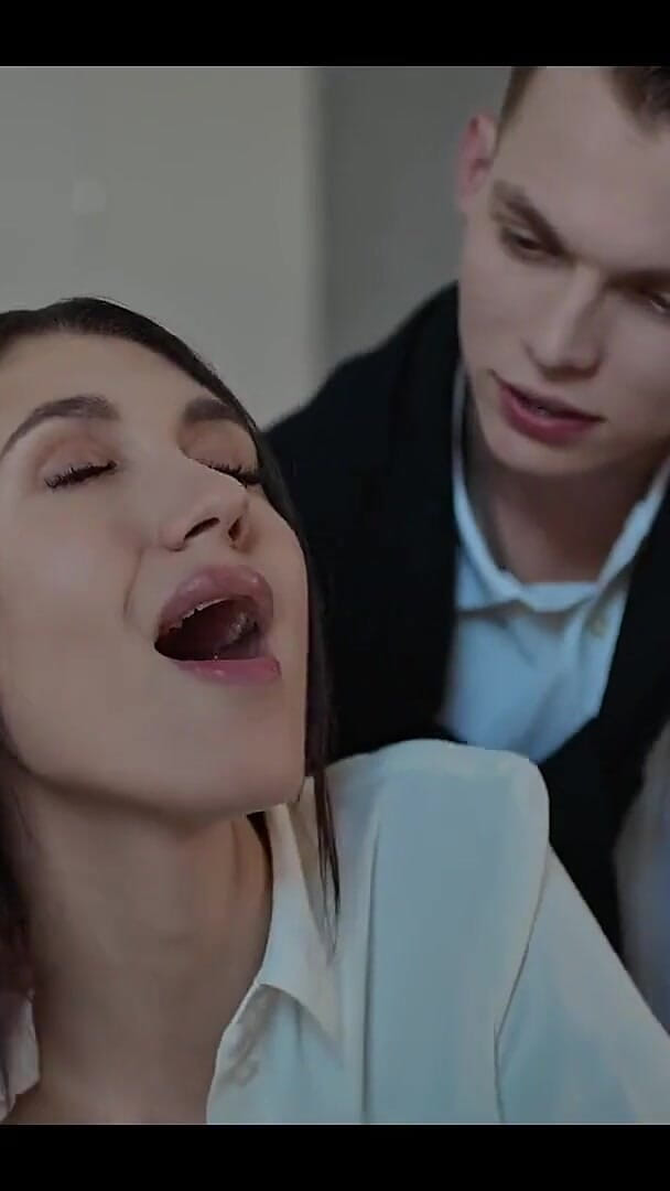 Freeze.xxx: Puszczalska nauczycielka freeze fucked - jadilica zalana przez zepsuty student Time...
