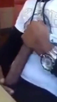 Hladím mého velkého černého ptáka