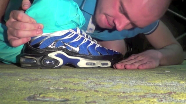 Sneaker gay: Soumission aux pieds pour Ryan par un Arabe aux grosses...