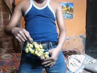 Indian desi boy: Boy Pee with Grapes Piss Masturbate Enjoyment Alone at Home-early...