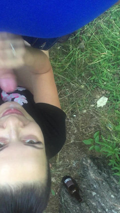 Solo Austria: Ošklivá brunetka babe venkovní kouření