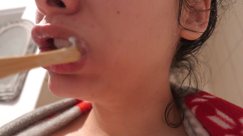 AmayaMori: Chị kế Ấn Độ của tôi đánh răng và sau đó làm cho một...