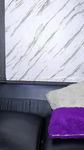 Latin bitch: Hot Girl Has a Deepthroat Blowjob Party with Her Friends