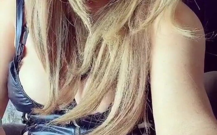 Alicia Rhodes: Umówmy się z moją nową ulubioną maszyną do pieprzenia