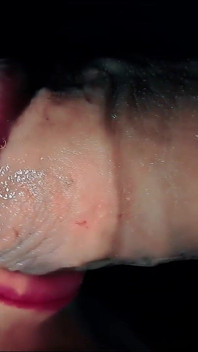 Intieme close-up: lippen opgesloten in extase