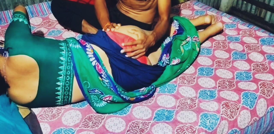 Teensex: Horny Bhabi with Beautiful Sharee Wants Devar to Fuck