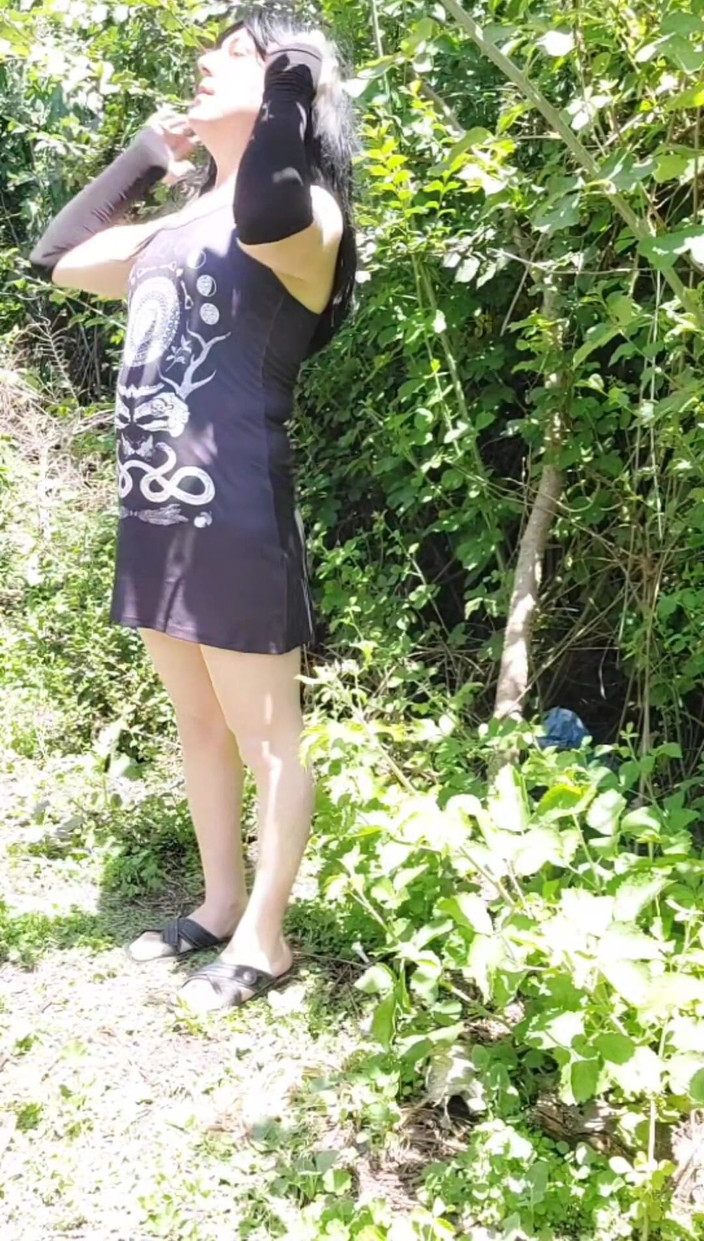 Kitty_Cross: 내 친구가 나를 지켜보고 야외에서 정액 섹시한 모델 Ladyboy의 정원 대물 자지 핫한 거유 사정