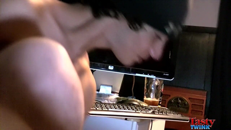 Tasty Twink: Tristan ayak yalayıcı