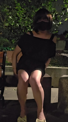 Taiwancdgirl: La mignonne pseudo-fille Tingxuan chevauche deux godemichés dehors