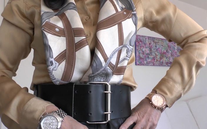 Lady Victoria Valente: Assista masturbar-se no escritório do seu chefe durante o almoço,...