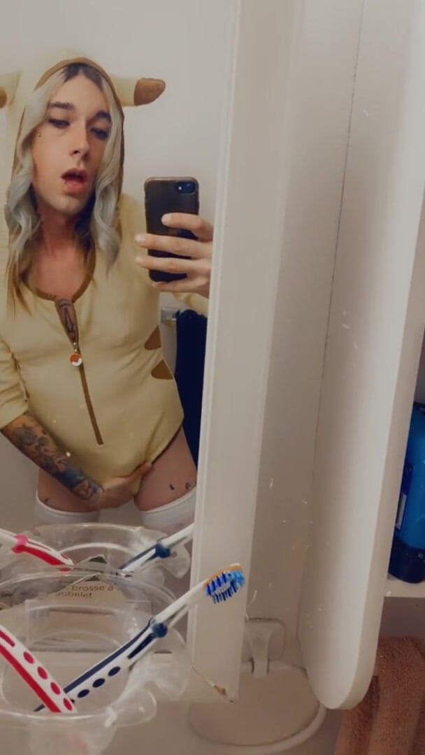 CarmenMelatonin: La pikaGirl arrapata ama il sesso