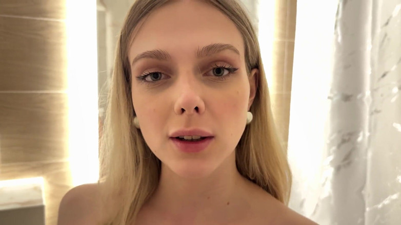 Arisha Mills: 在公寓的每一个角落操我的继妹