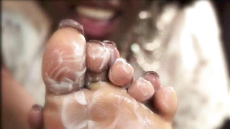 The Goddess Simone: एबोनी पैर महिलाओं का दबदबा