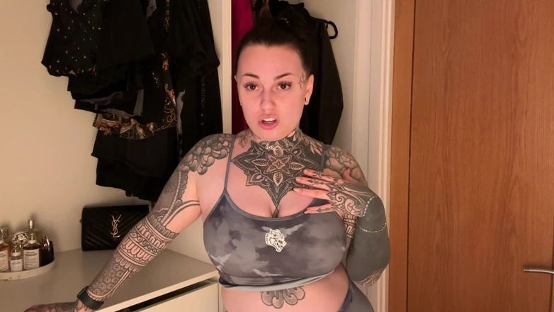 Miss Valentina: Worship My Muscles