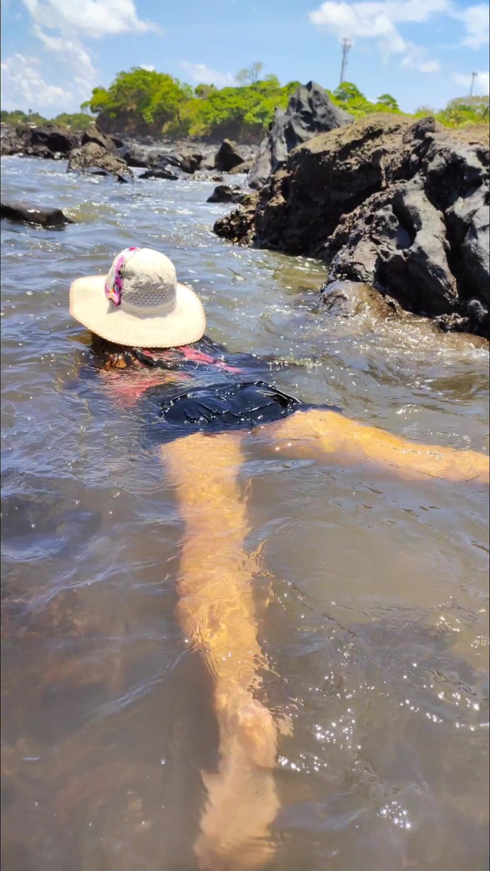 Karencx: Je mets de côté le fil sur la plage