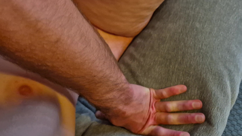 Mr D and Miss C: Nechal jsem poslíčka ošukat moji manželku na naší nové pohovce