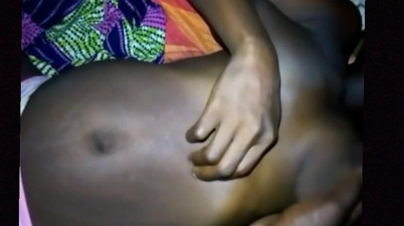 Pornsexlive: मेरे सौतेले पिता चेक करते हैं कि क्या मैं अभी भी कुंवारी हूं