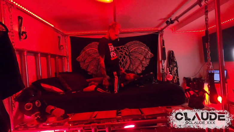 Claude Nikotine: Flashligt machine, throat fuck &amp; facial